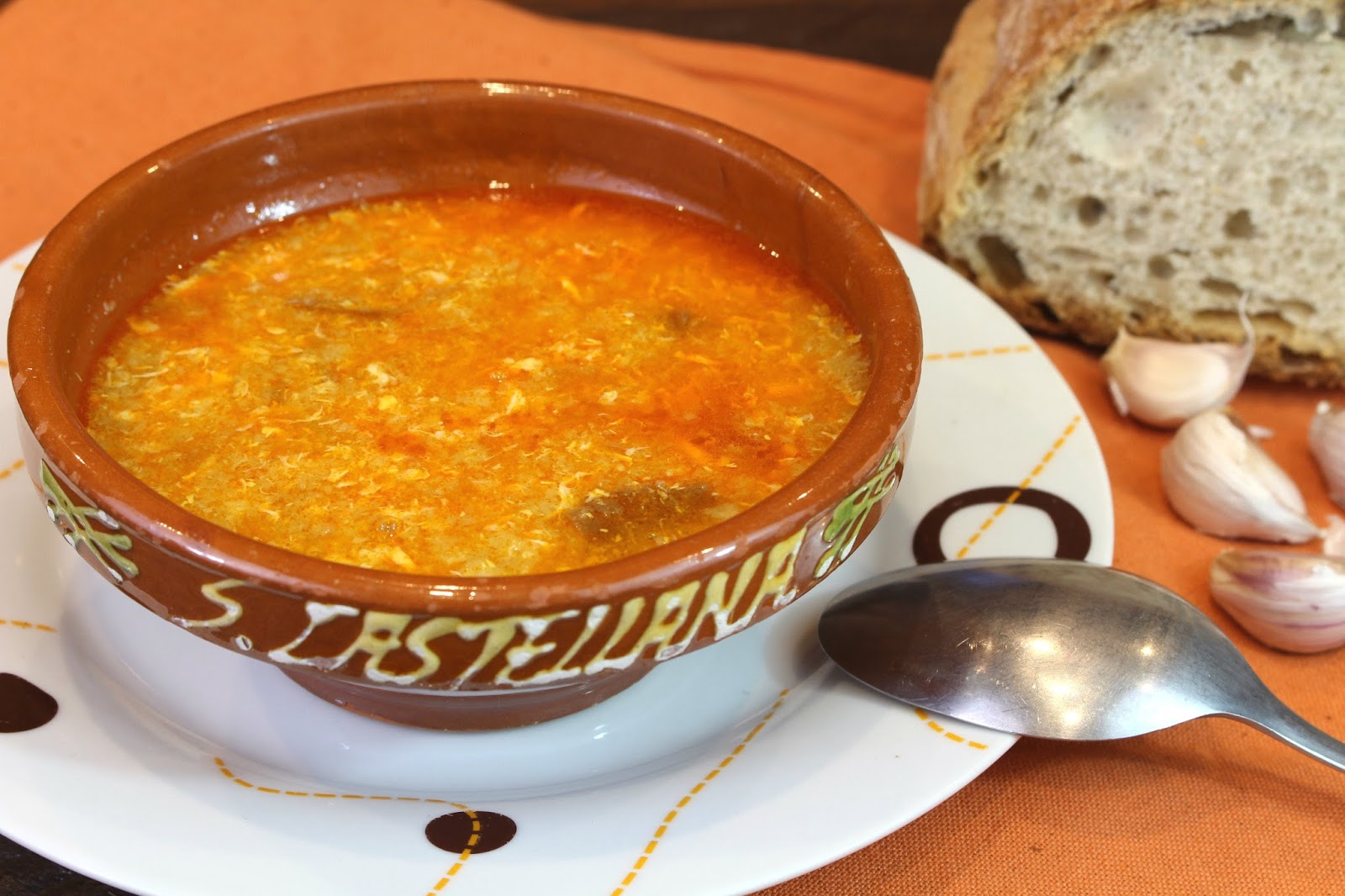 sopa de ajo castellana